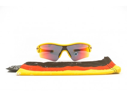 Cermin mata hitam OAKLEY...